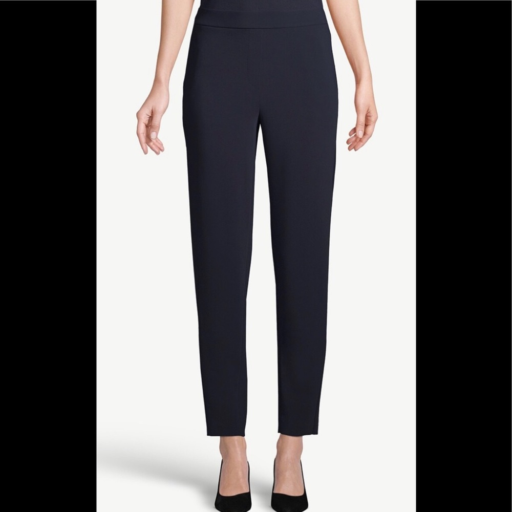 BLACK Chico's Size 0 TALL Crepe Tapered Ankle‎ Pants Standard Size 4 Lightweight